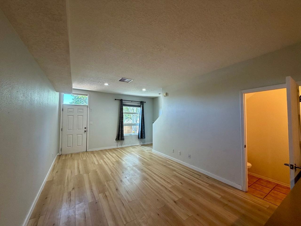 702 Broadway Blvd Se #8 - Photo 4 of 16