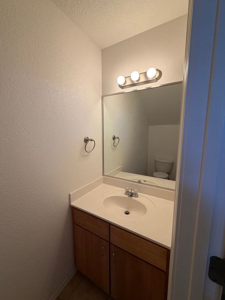702 Broadway Blvd Se #8 - Photo 6 of 16