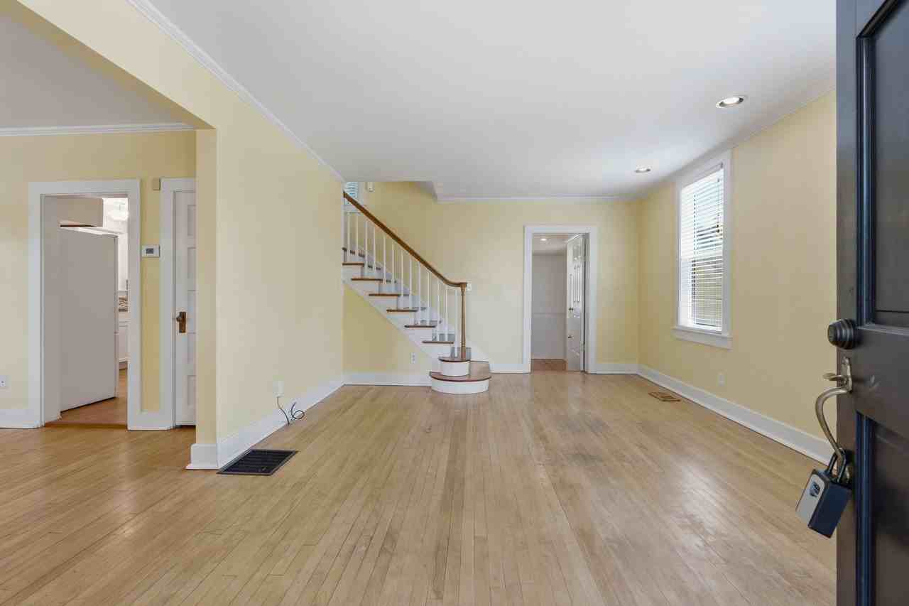 1301 Clarke St #1 - Photo 5 of 31