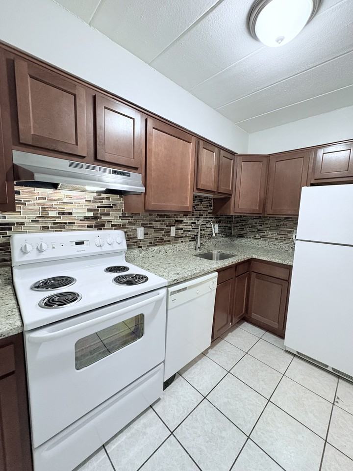 209C Mcknight Cir #C209 - Photo 2 of 13