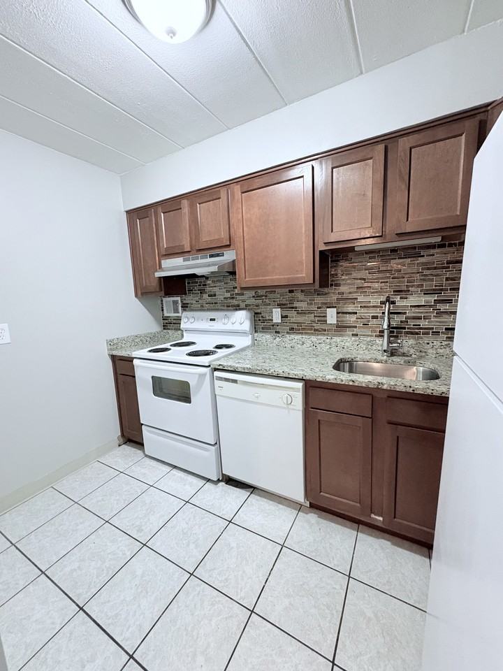 209C Mcknight Cir #C209 - Photo 3 of 13
