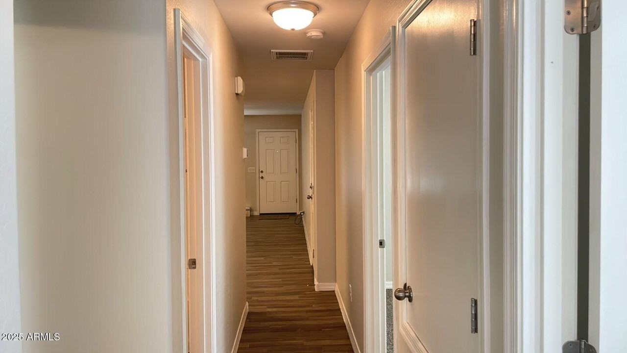 194 E Watson Pl - Photo 7 of 17
