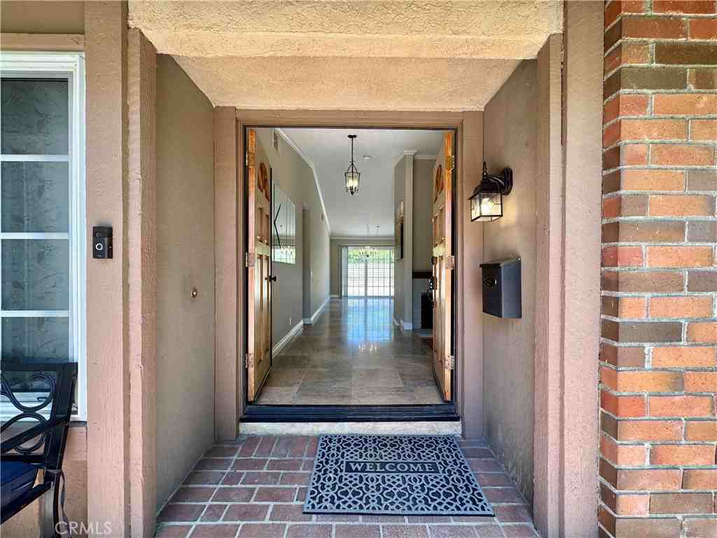 1421 Meadow Glen Rd - Photo 3 of 44