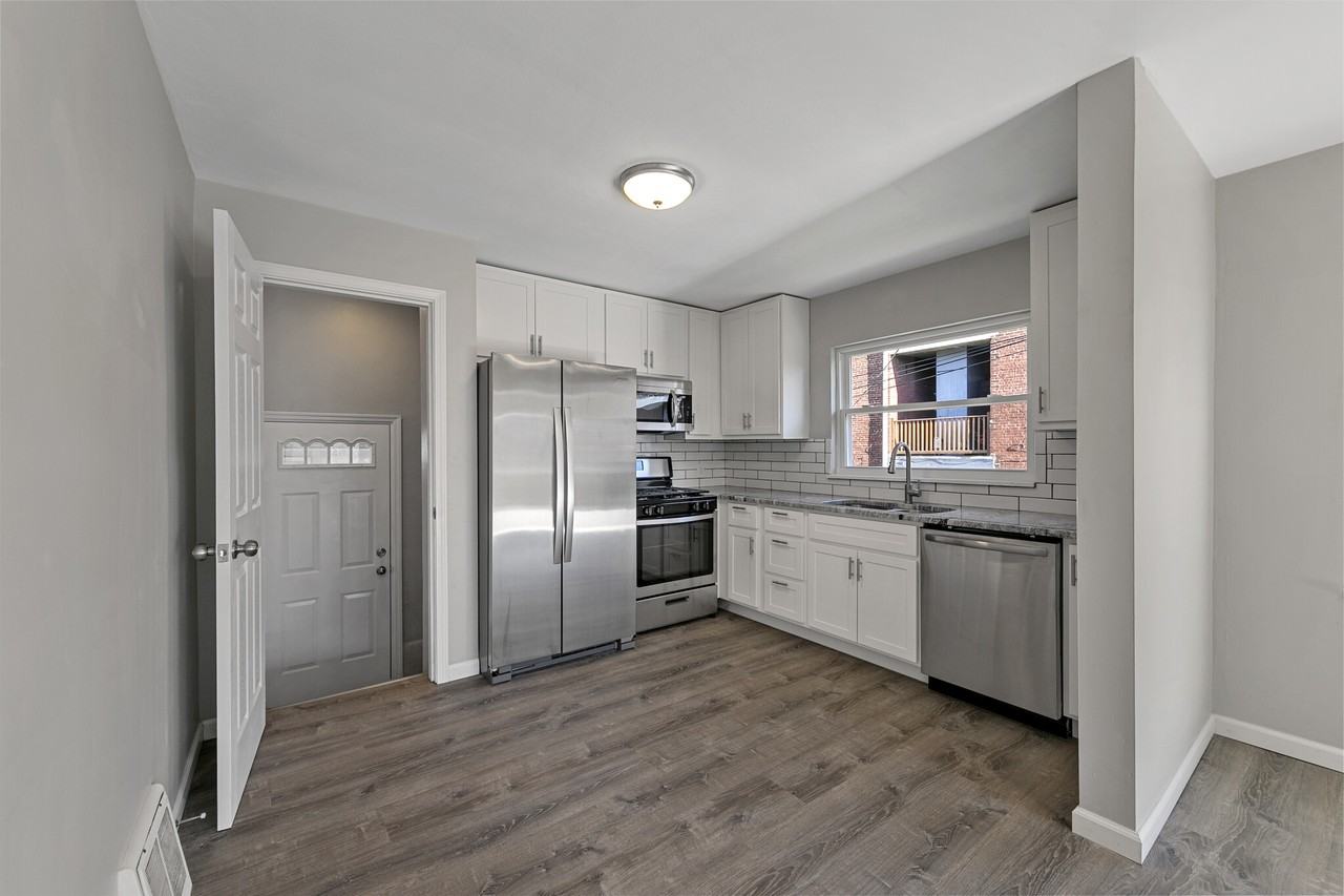 905 Russell Blvd #1 - Photo 3 of 22