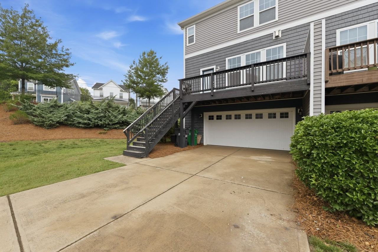 1502 Sharon Rd W - Photo 2 of 40
