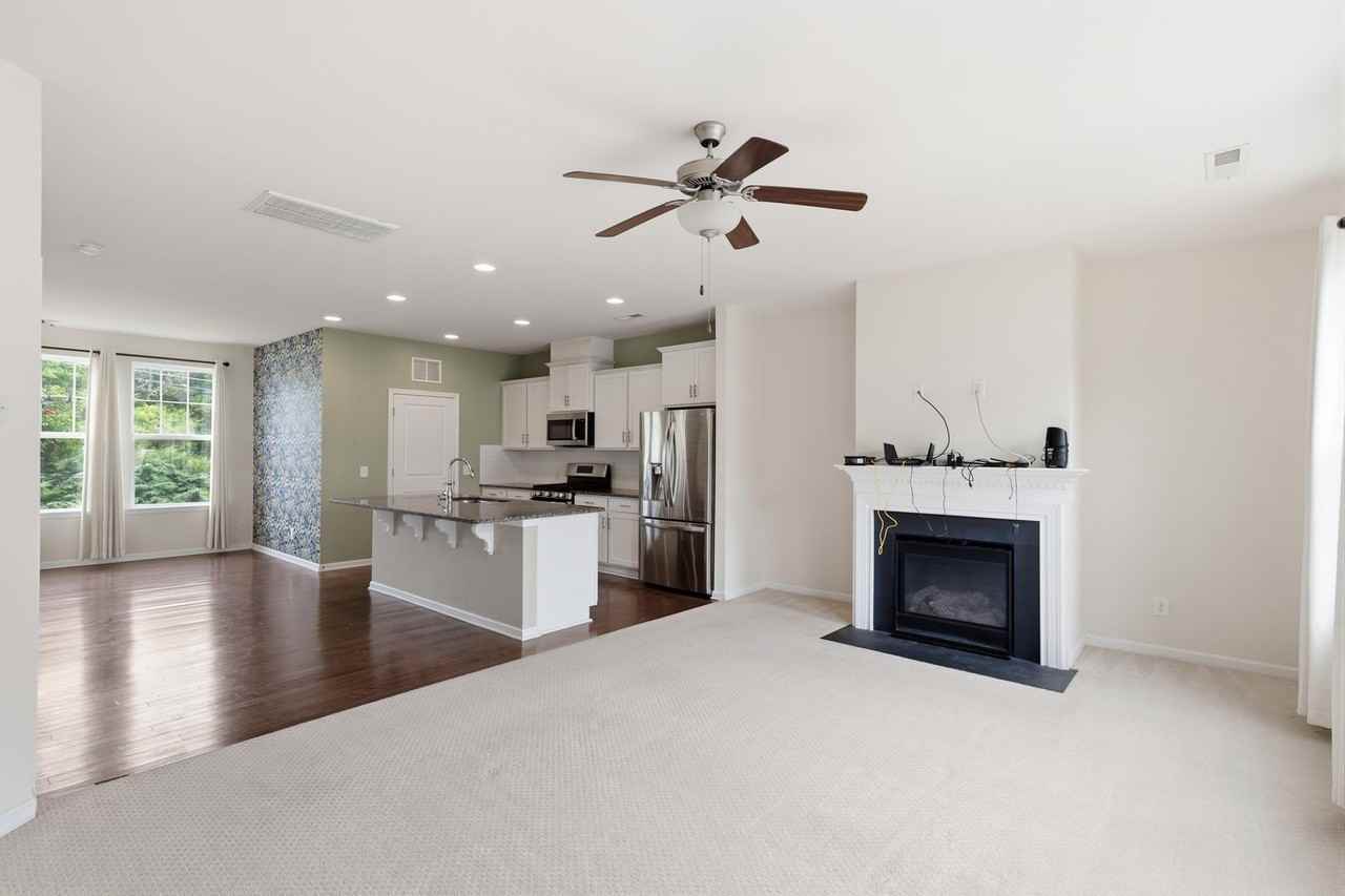 1502 Sharon Rd W - Photo 5 of 40