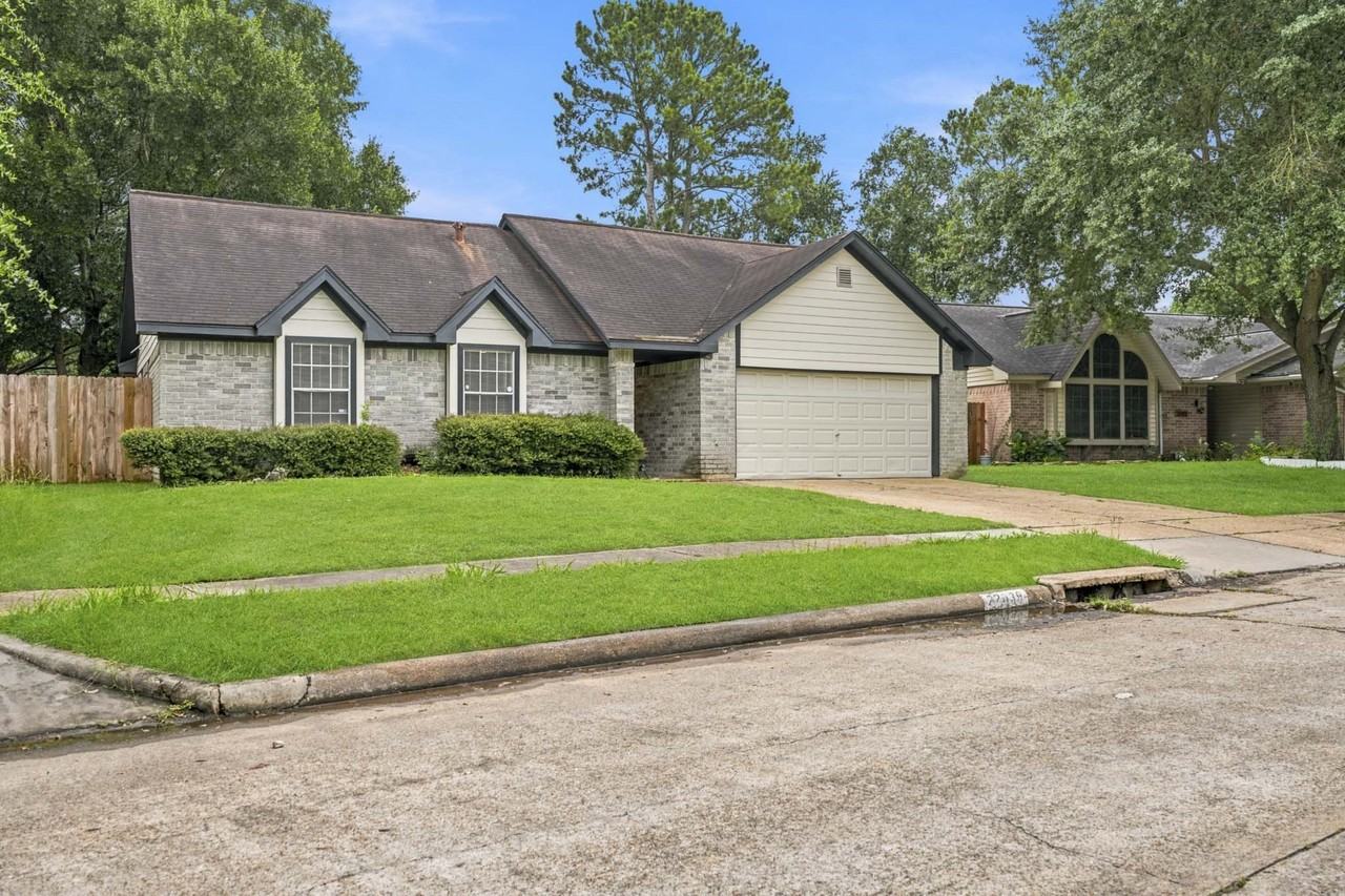 22039 Rivermead Dr - Photo 2 of 24