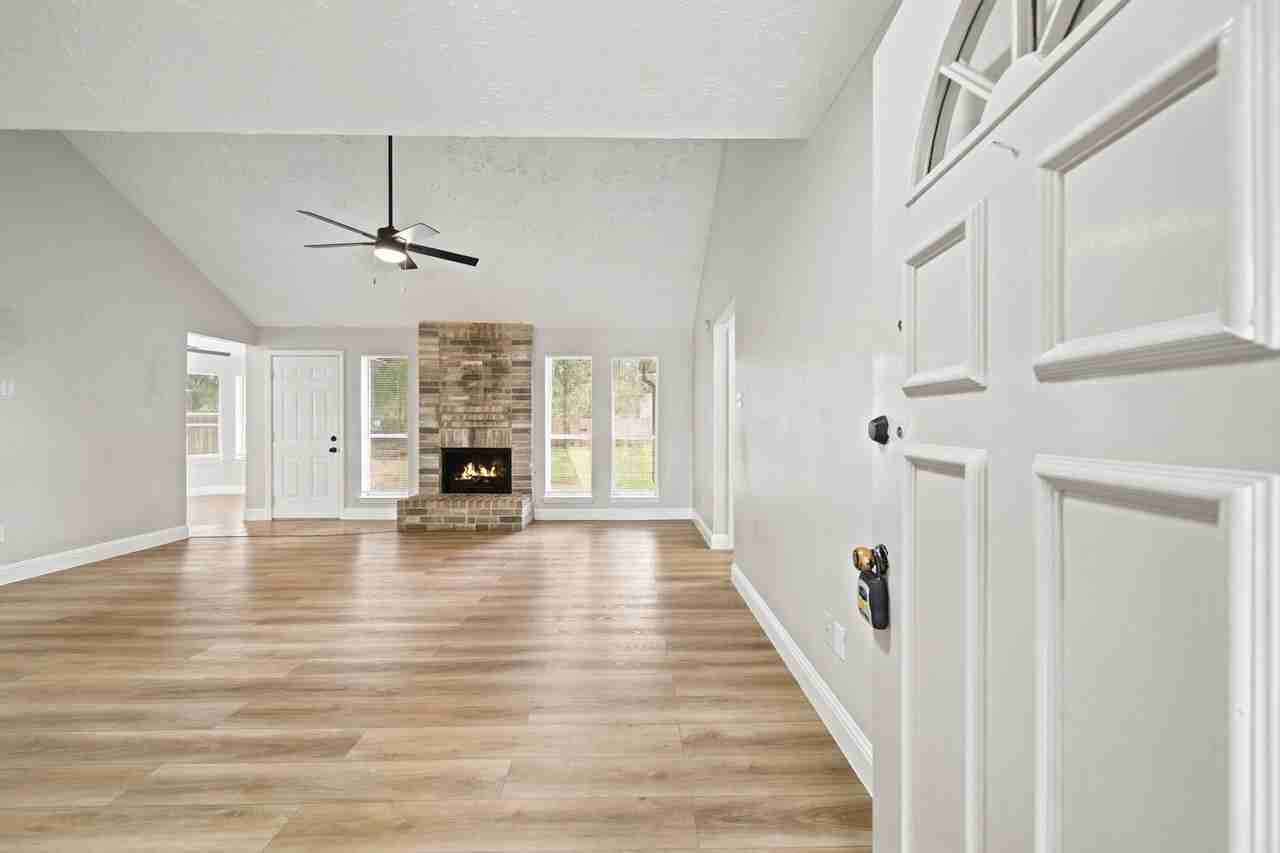 22039 Rivermead Dr - Photo 4 of 24