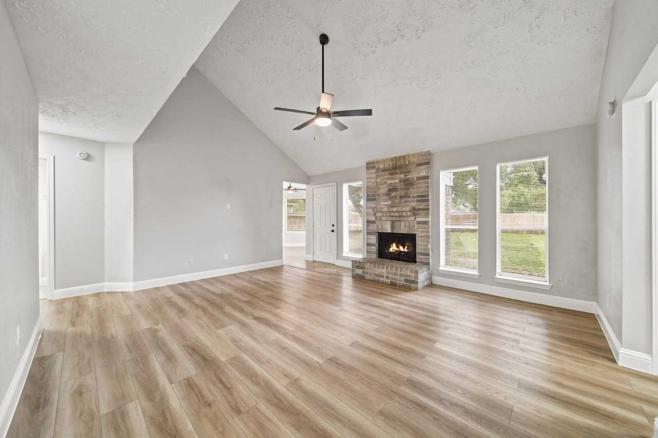 22039 Rivermead Dr - Photo 5 of 24