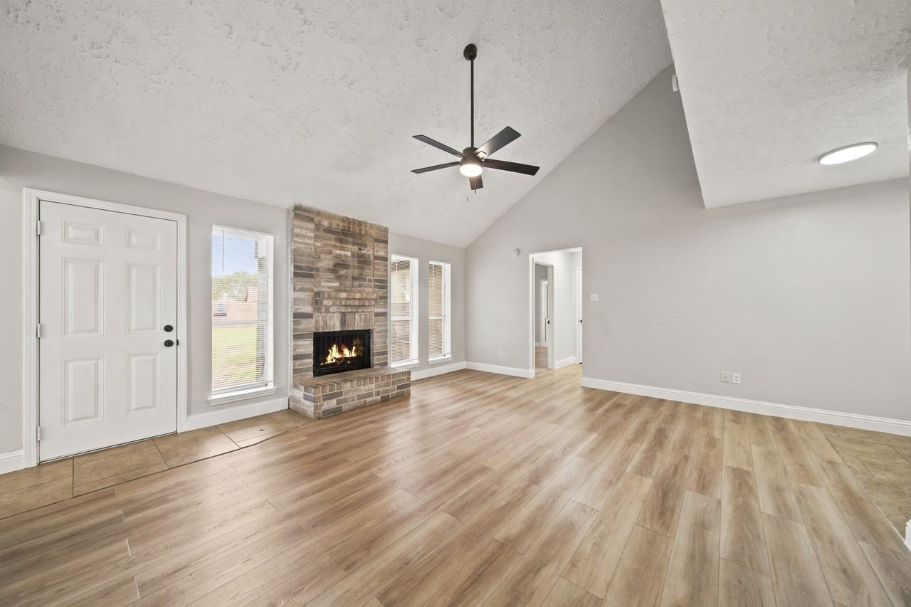 22039 Rivermead Dr - Photo 6 of 24
