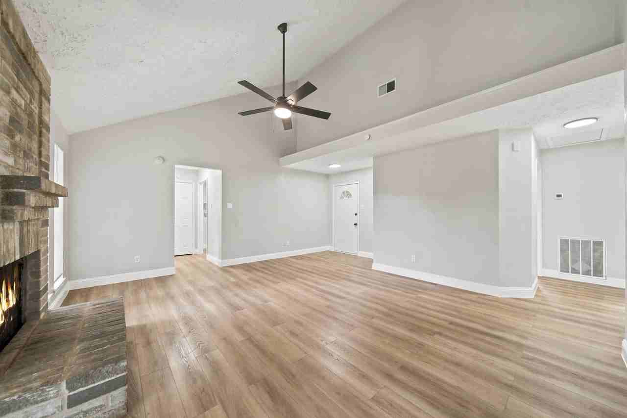22039 Rivermead Dr - Photo 7 of 24