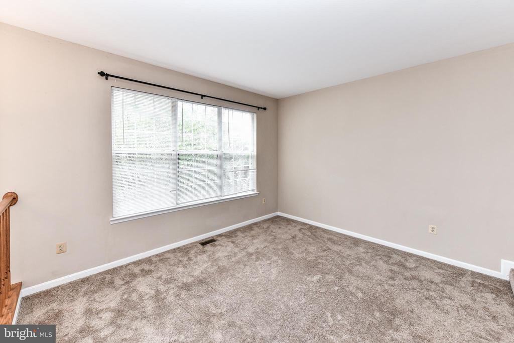 13100 Watchwood Ln - Photo 4 of 33