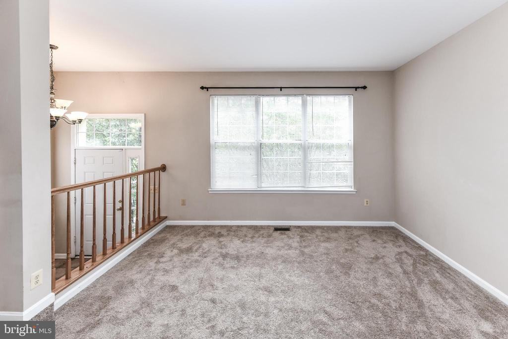 13100 Watchwood Ln - Photo 5 of 33