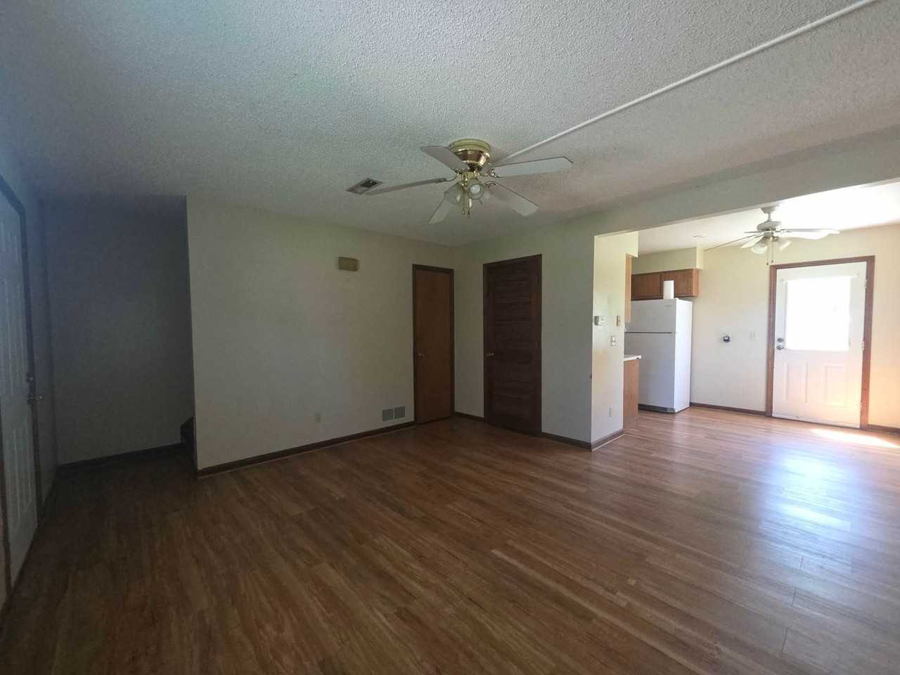 1379 Parkside Dr - Photo 4 of 11