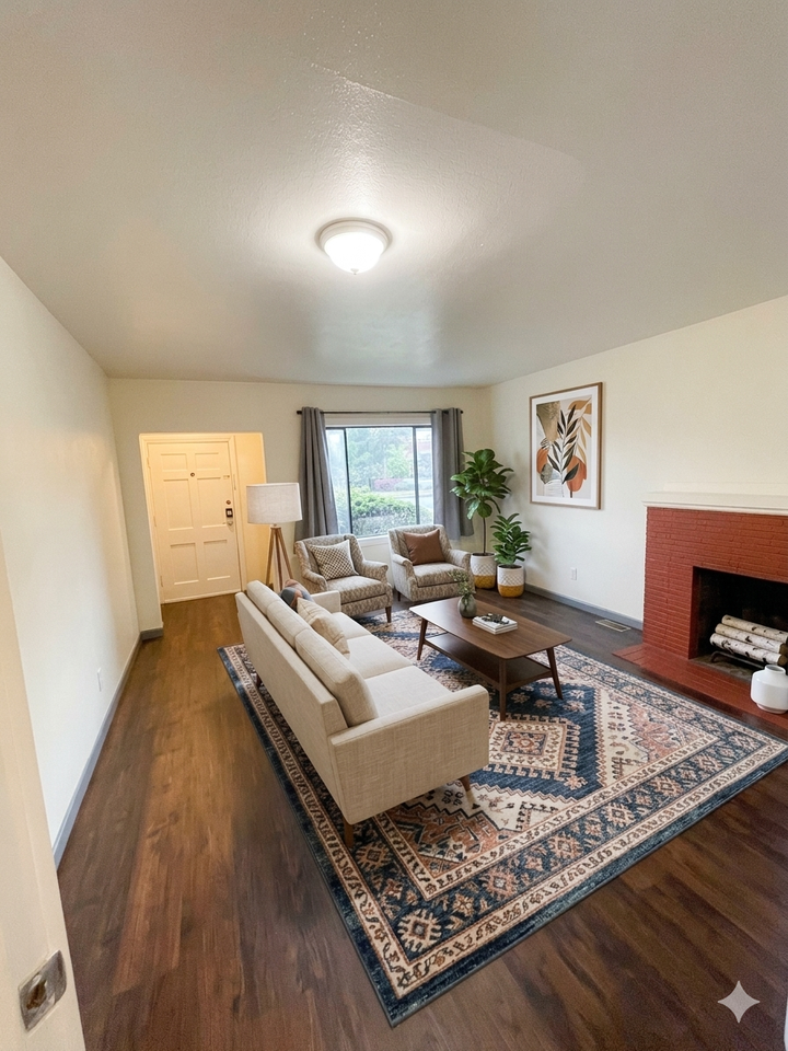 404 Whitworth Avenue South - Photo 2 of 13