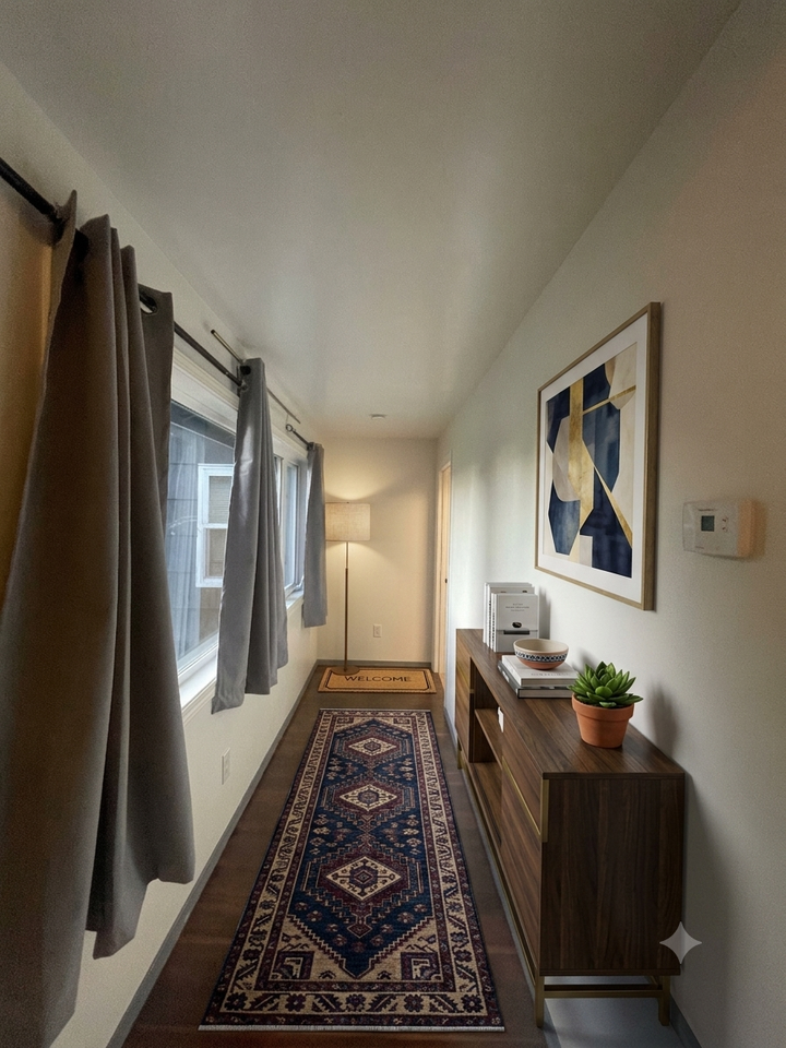 404 Whitworth Avenue South - Photo 5 of 13
