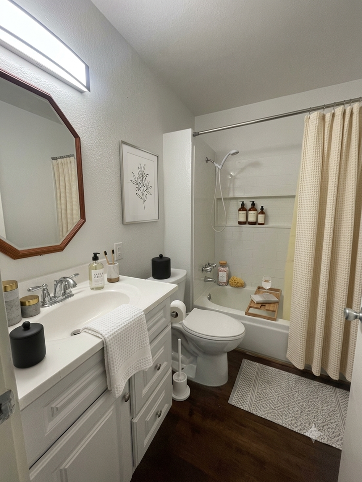 404 Whitworth Avenue South - Photo 3 of 13