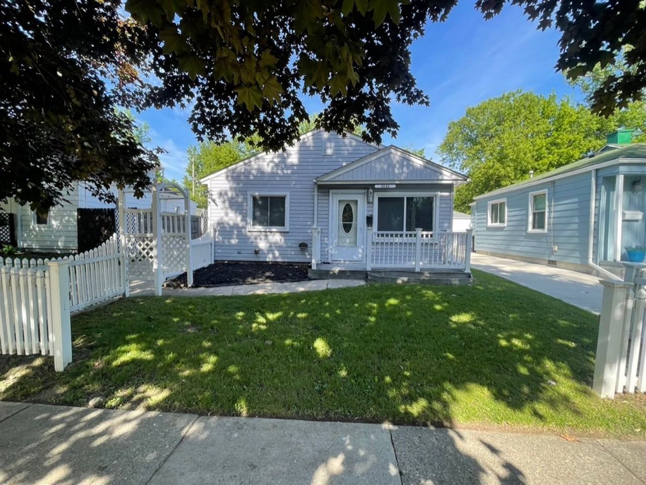 2033 Wrenson St - Photo 2 of 14