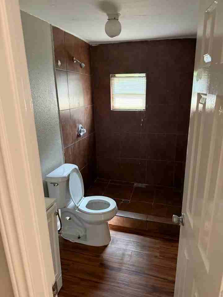 7805 Woodlyn Rd - Photo 2 of 21