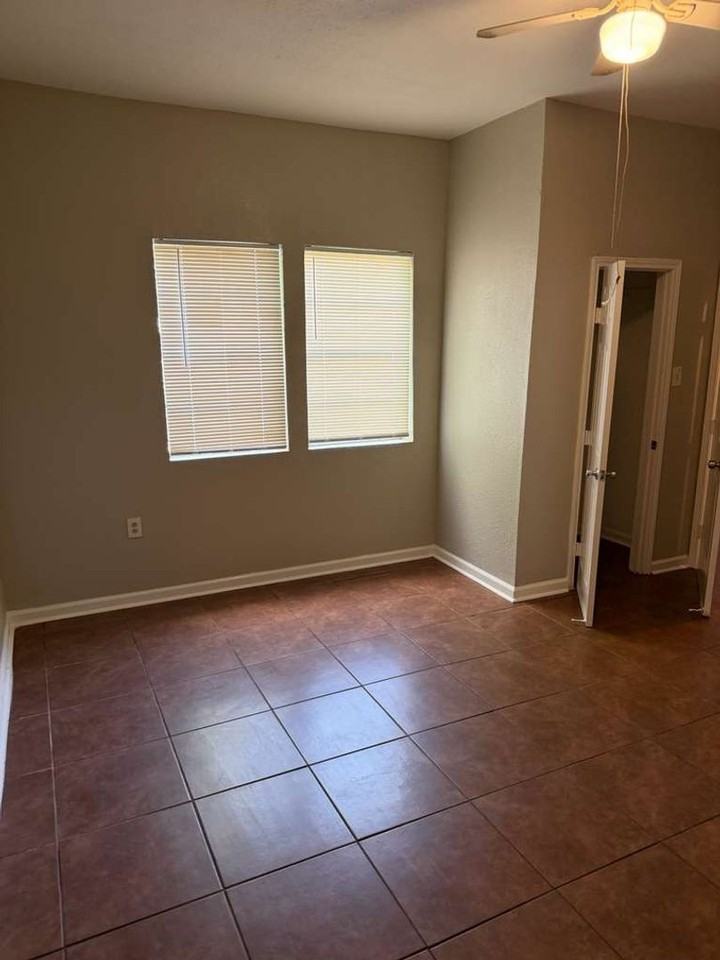 7805 Woodlyn Rd - Photo 3 of 21