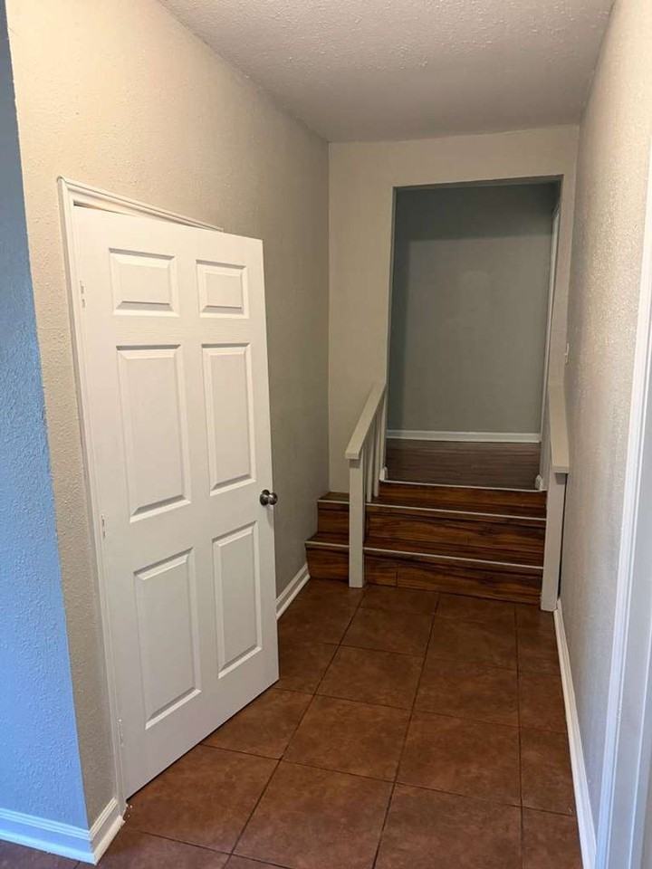 7805 Woodlyn Rd - Photo 5 of 21