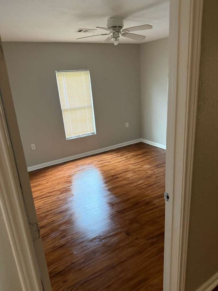 7805 Woodlyn Rd - Photo 7 of 21