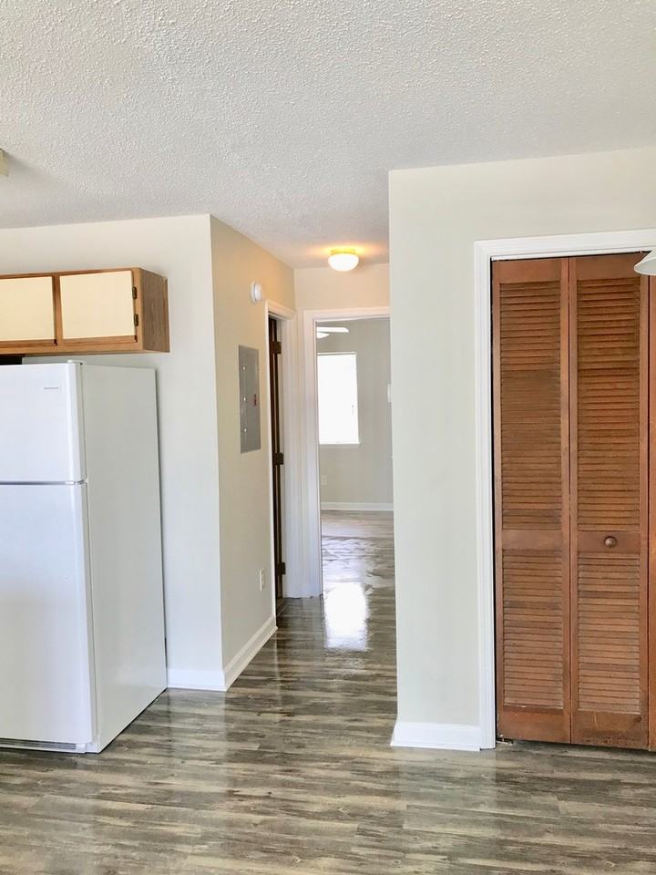 1880 Colony Dr Apt 10b - Photo 5 of 10