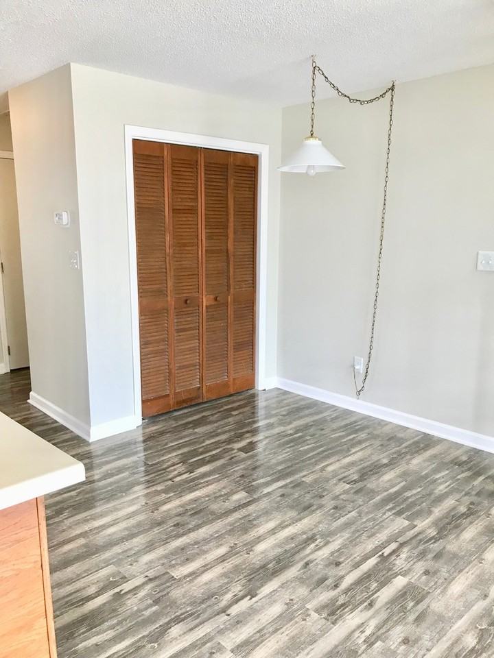 1880 Colony Dr Apt 10b - Photo 7 of 10