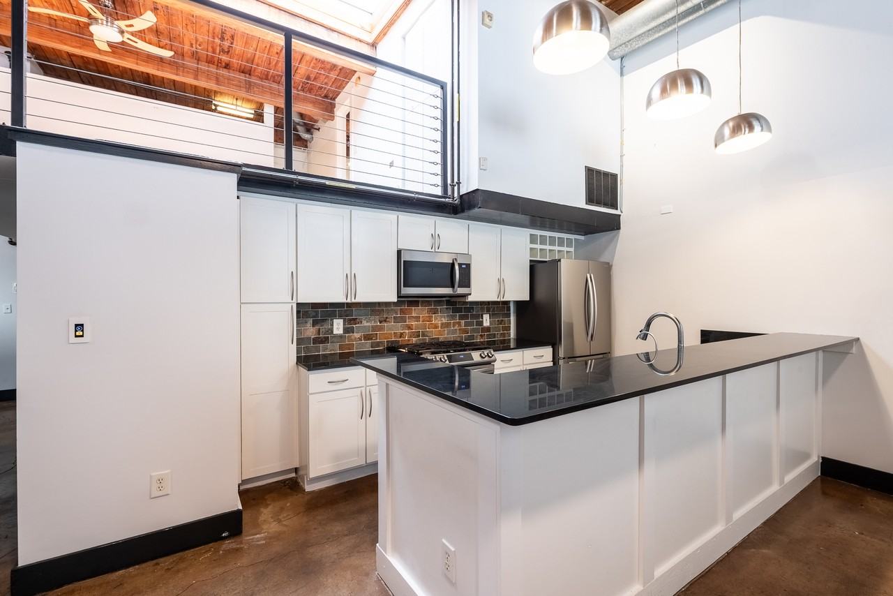 644 Wells St Sw #7 - Photo 2 of 27