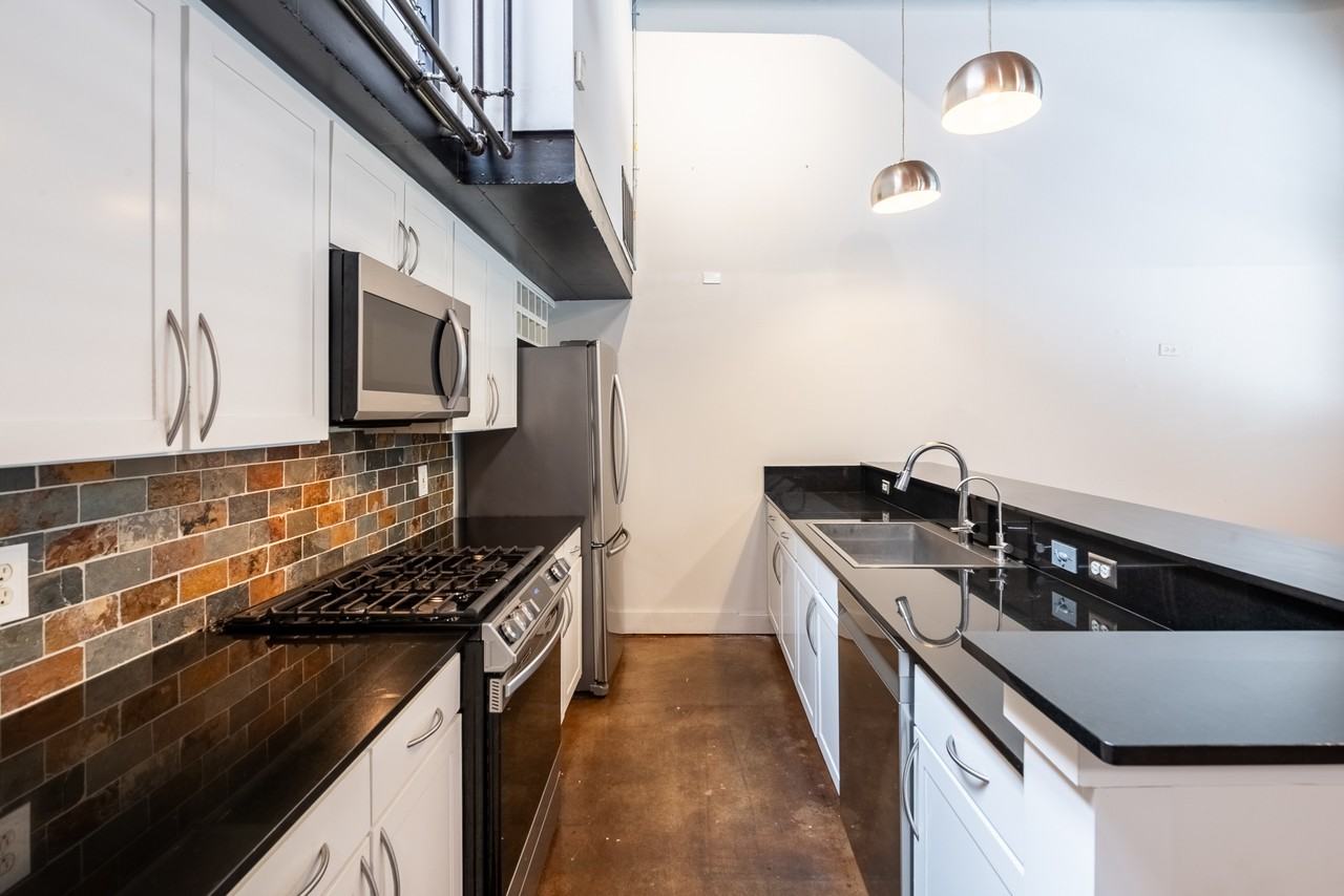 644 Wells St Sw #7 - Photo 4 of 27
