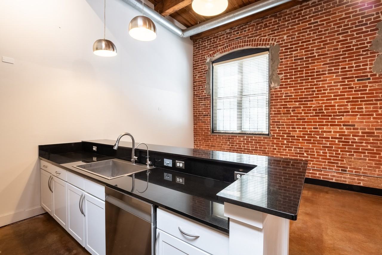 644 Wells St Sw #7 - Photo 5 of 27