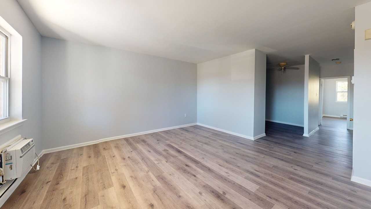 754 E 25th St - Photo 7 of 8