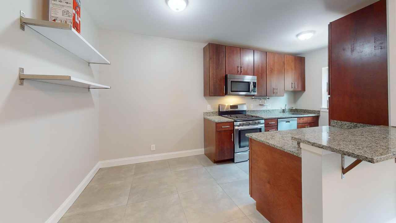2339 40th Pl Nw - Photo 4 of 14