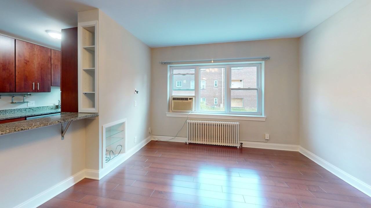 2339 40th Pl Nw - Photo 5 of 14