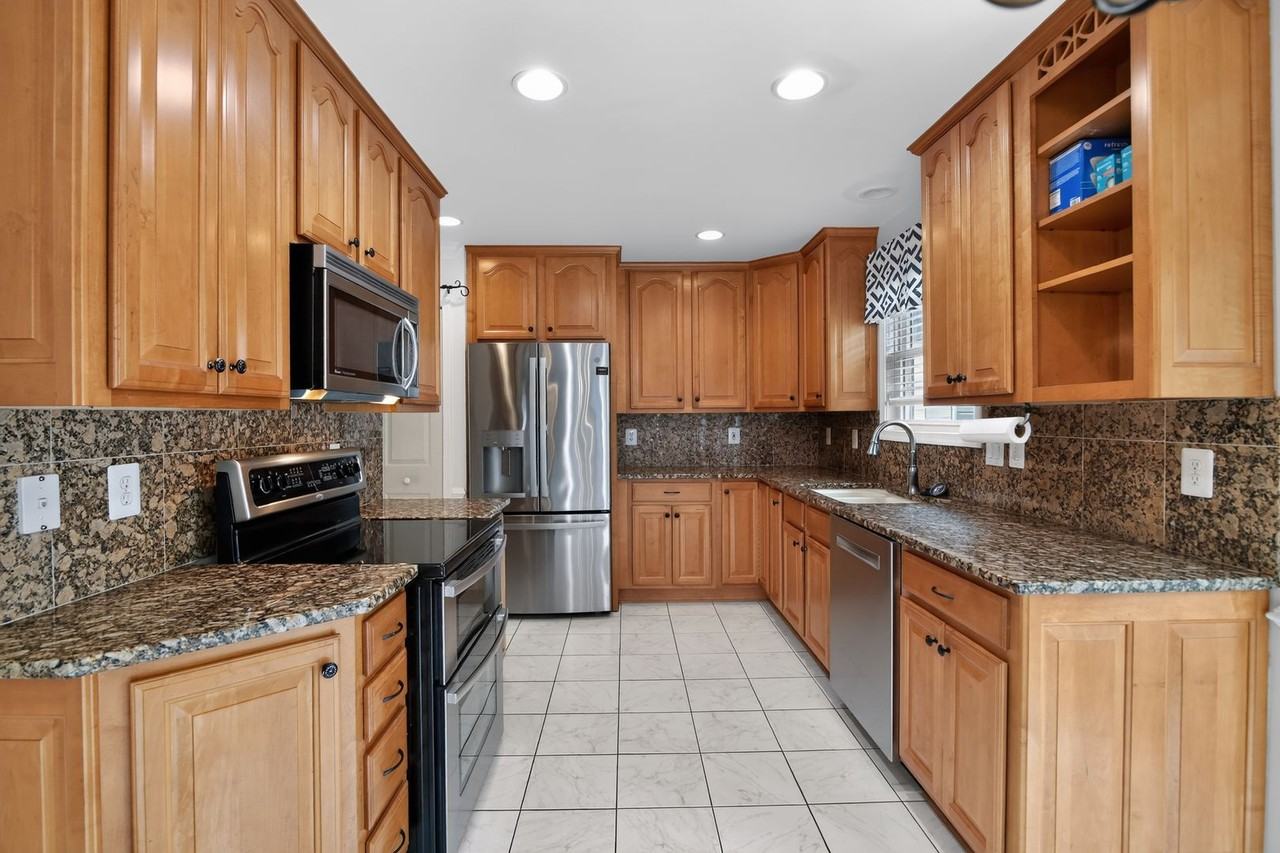 39 Thornberry Ln - Photo 2 of 16