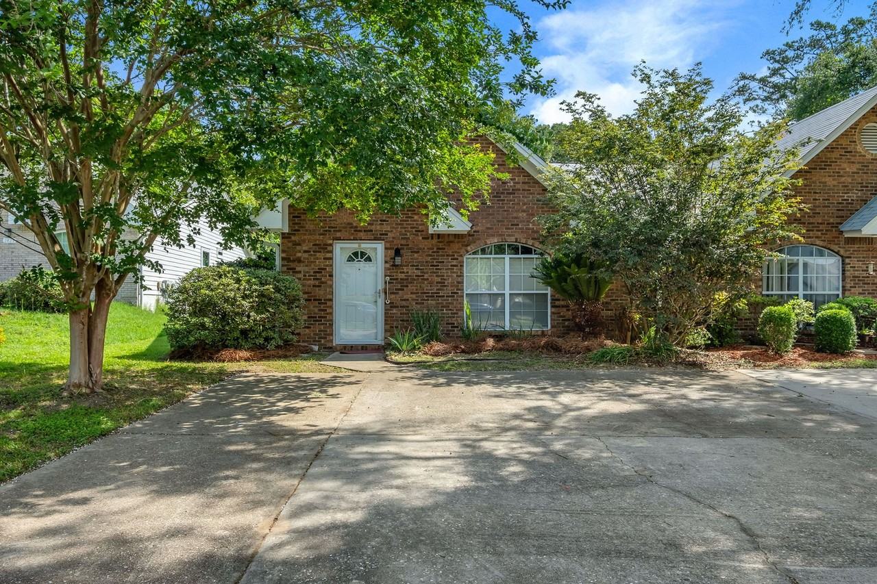 2432 Needle Palm Way