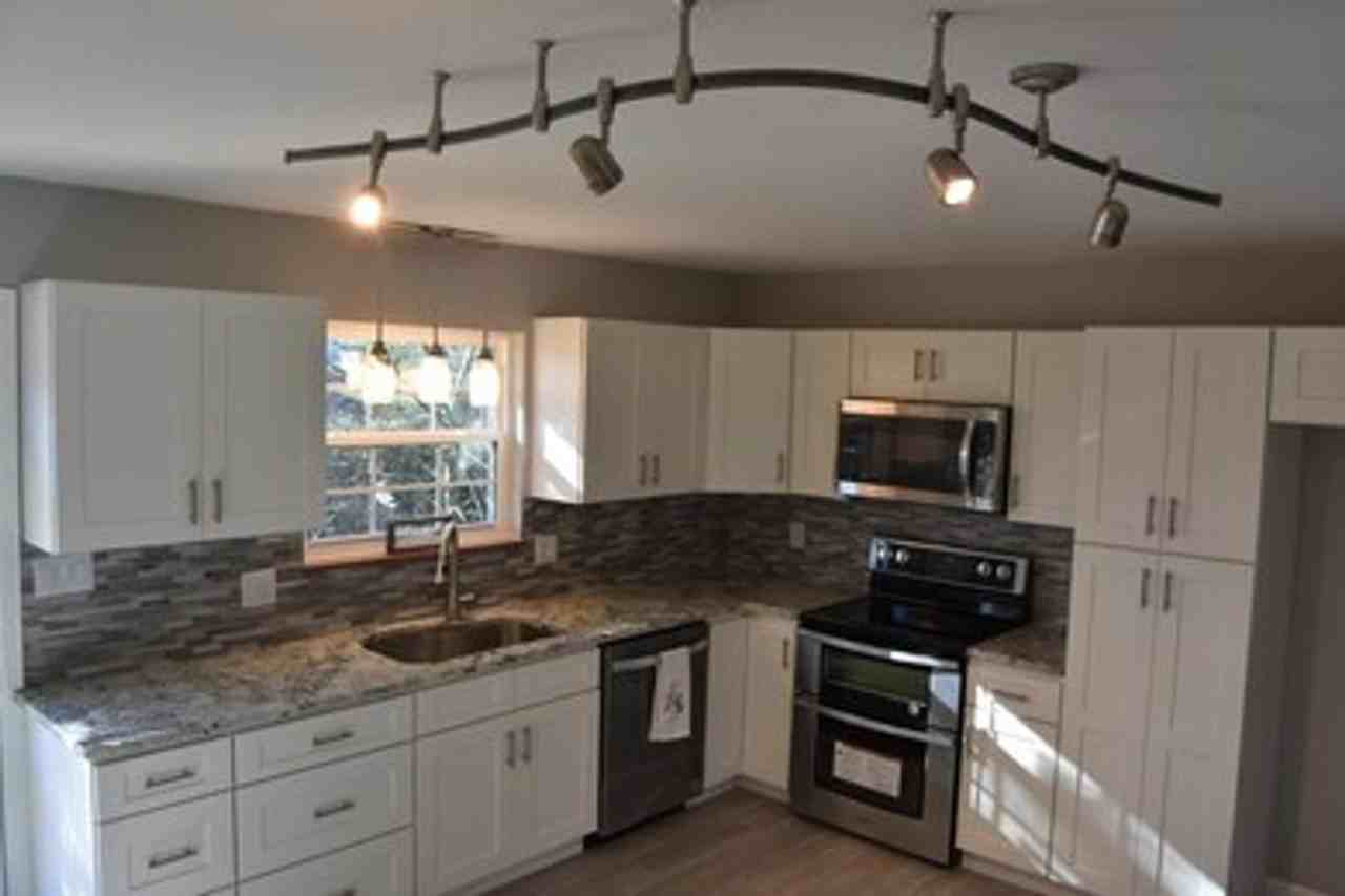 8204 Corteland Dr - Photo 2 of 28