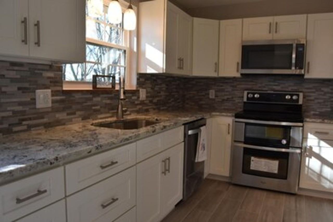 8204 Corteland Dr - Photo 3 of 28