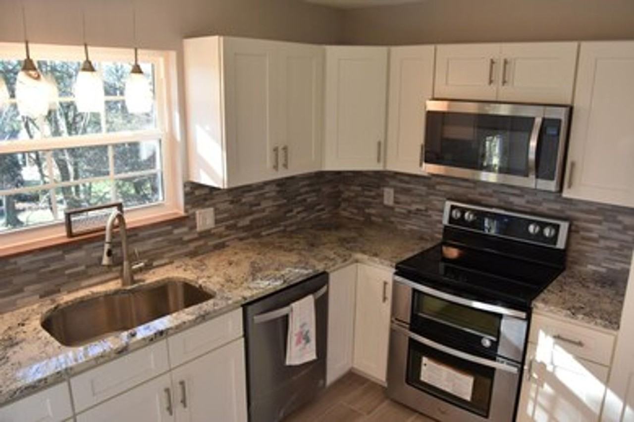8204 Corteland Dr - Photo 7 of 28