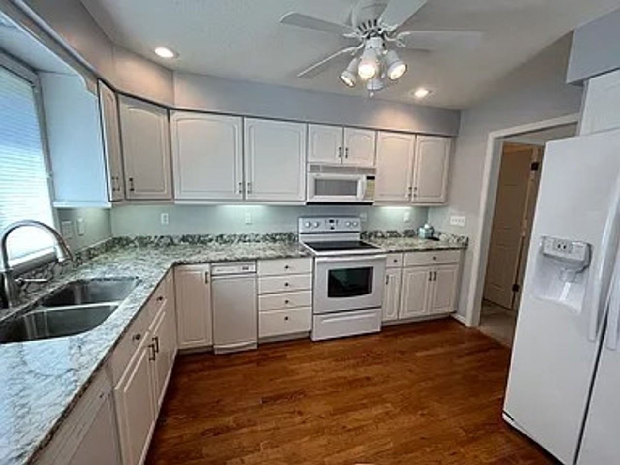 3363 Canterbury Ct - Photo 4 of 21