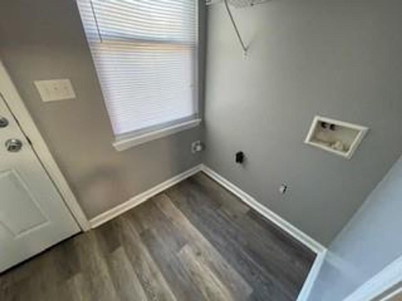 809 E Thomas St - Photo 3 of 17