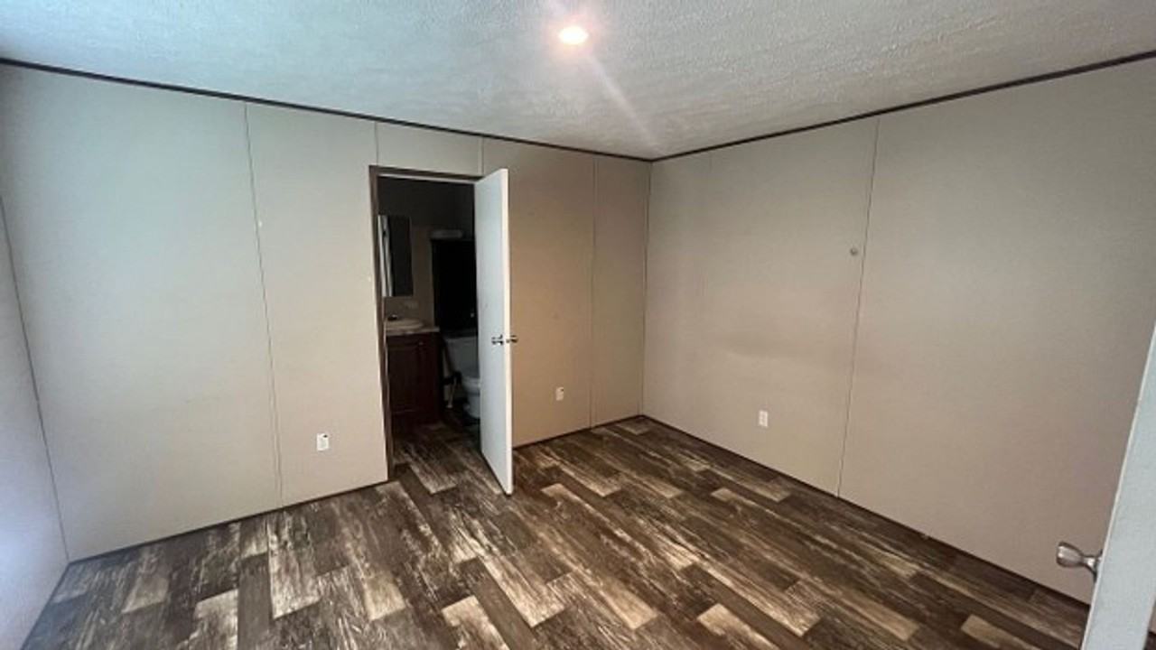 301 Henning Dr - Photo 5 of 12