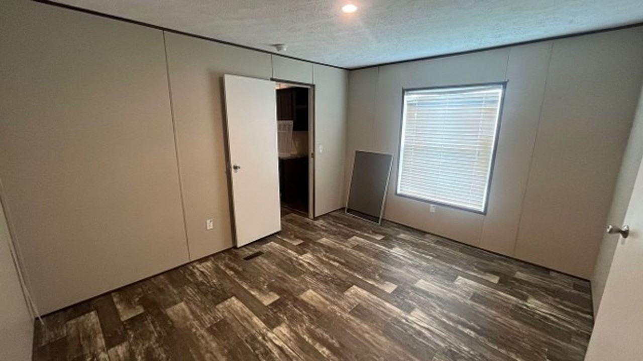 301 Henning Dr - Photo 6 of 12