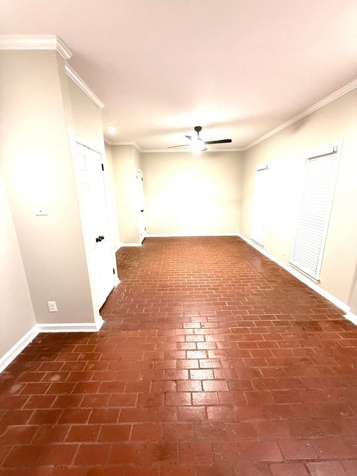 2028 Hazel Hedge Ln - Photo 4 of 16