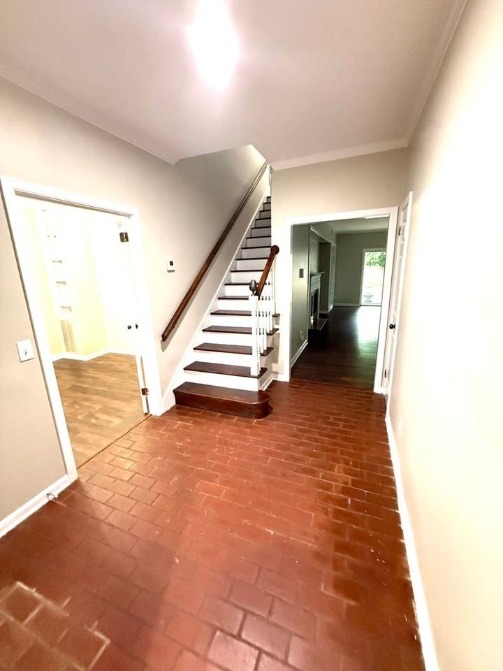 2028 Hazel Hedge Ln - Photo 6 of 16
