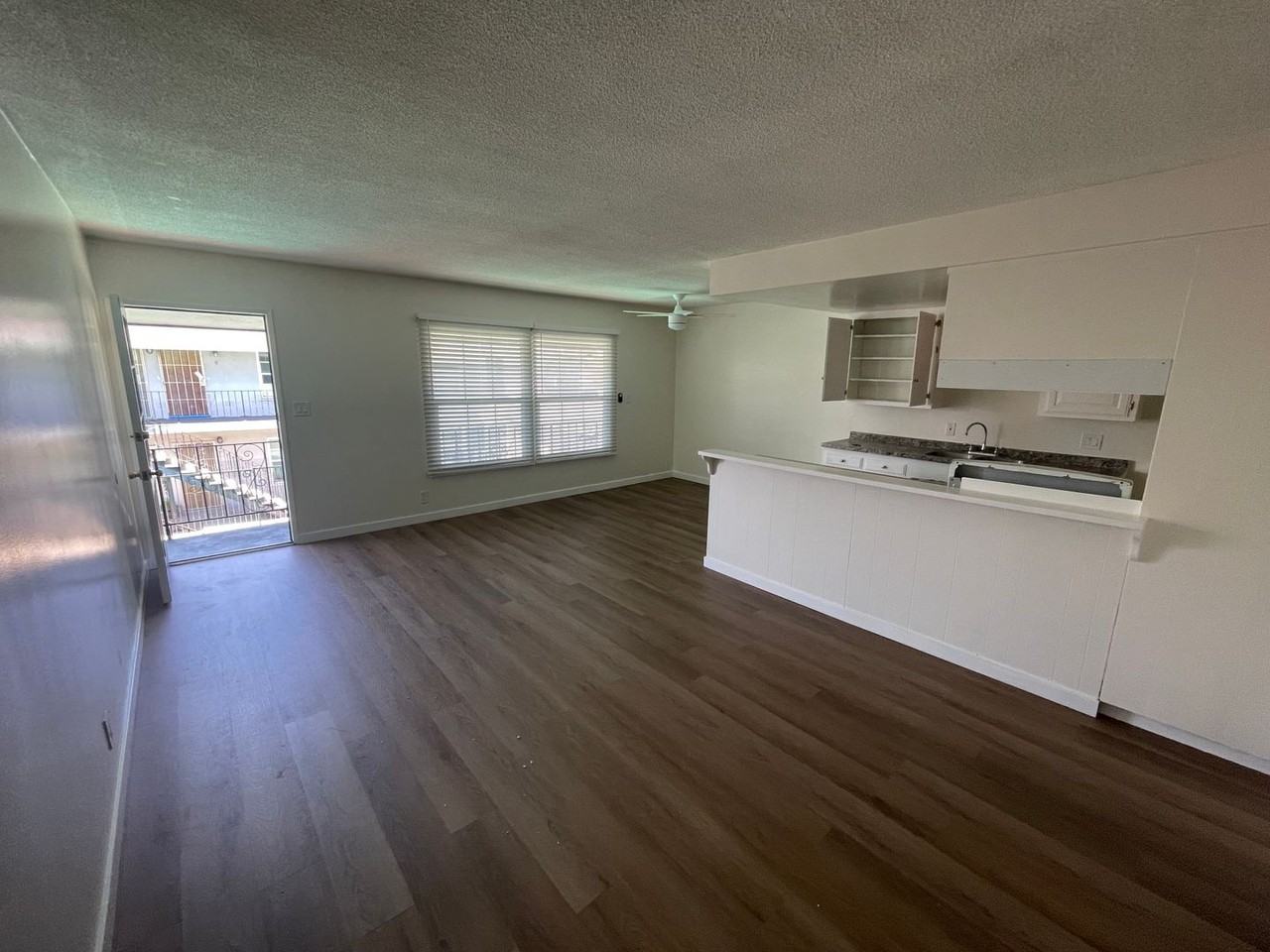 917 S Trident St - Photo 3 of 13