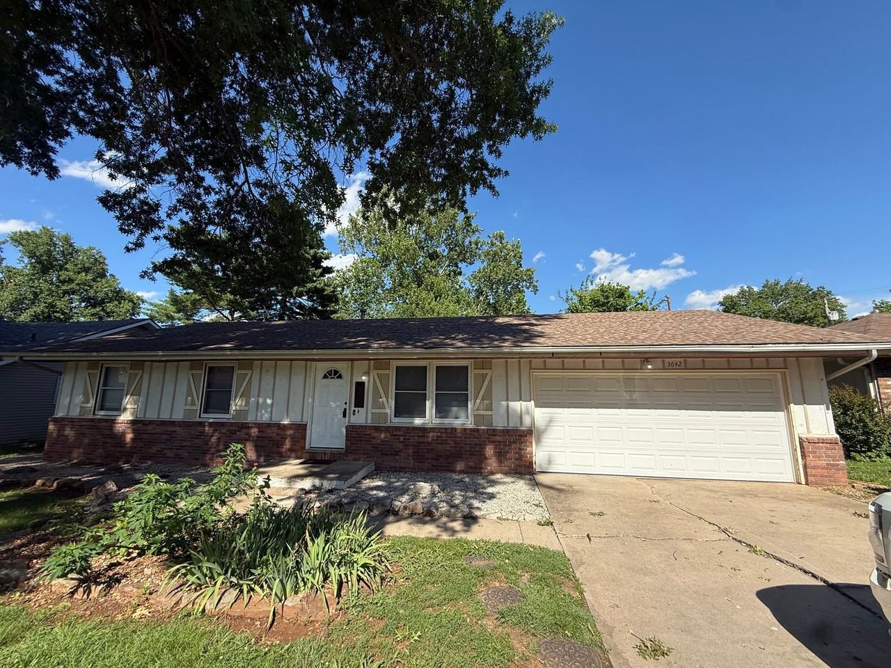 3642 S Westwood Ave - Photo 3 of 25
