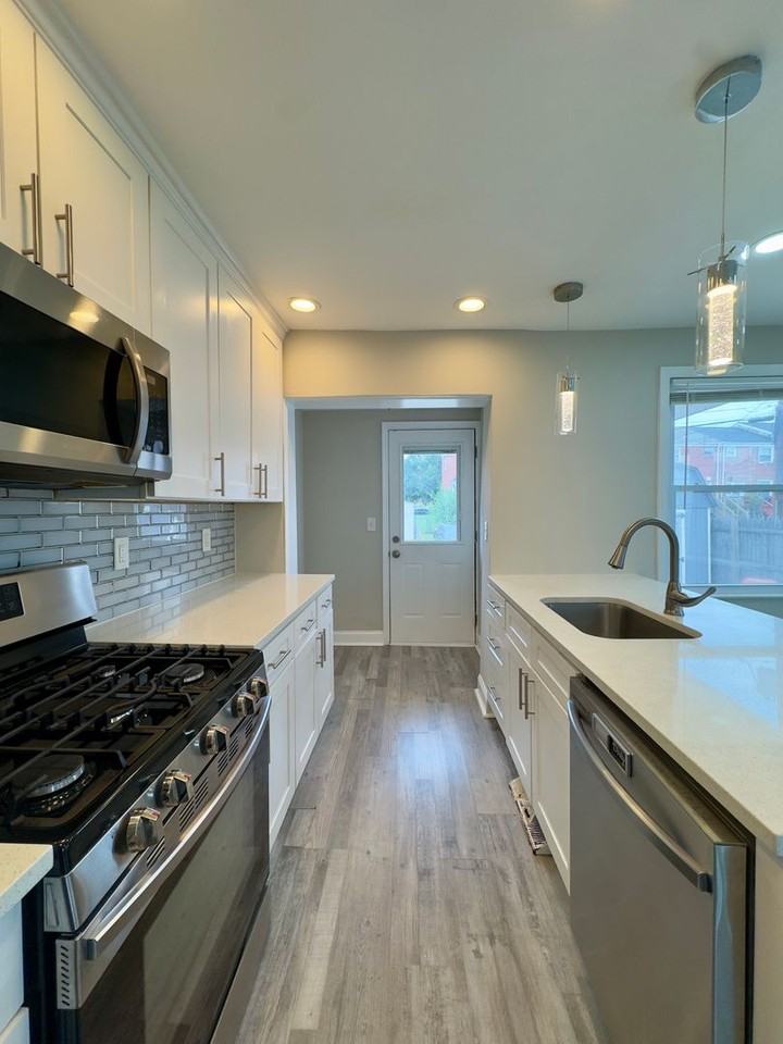 1922 Ewald Ave - Photo 7 of 20