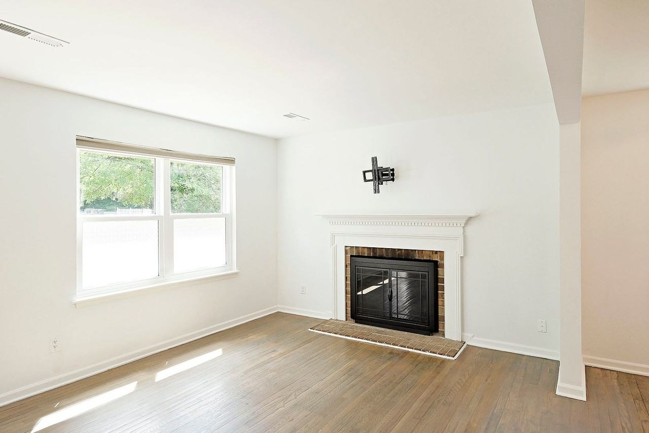 209 Greentree Park - Photo 2 of 19