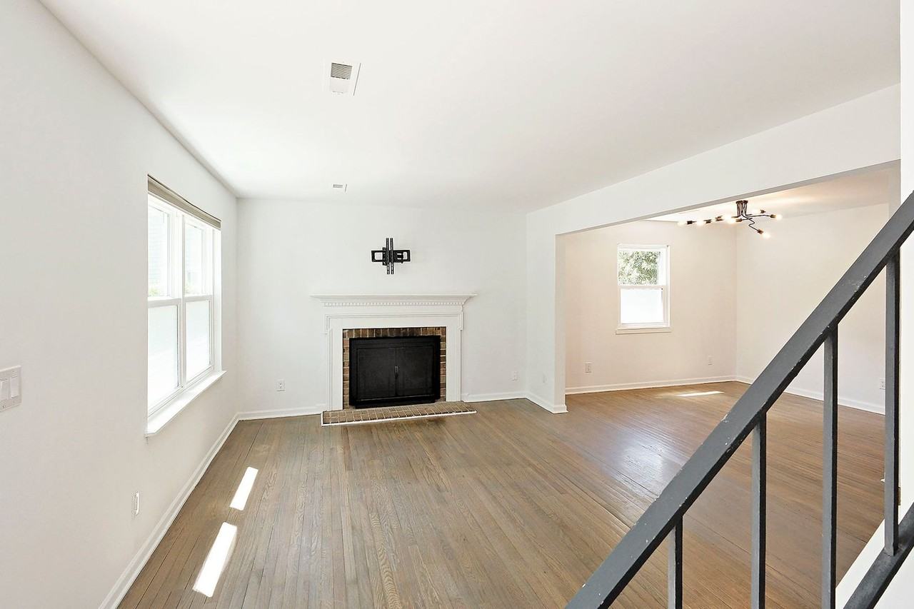 209 Greentree Park - Photo 3 of 19